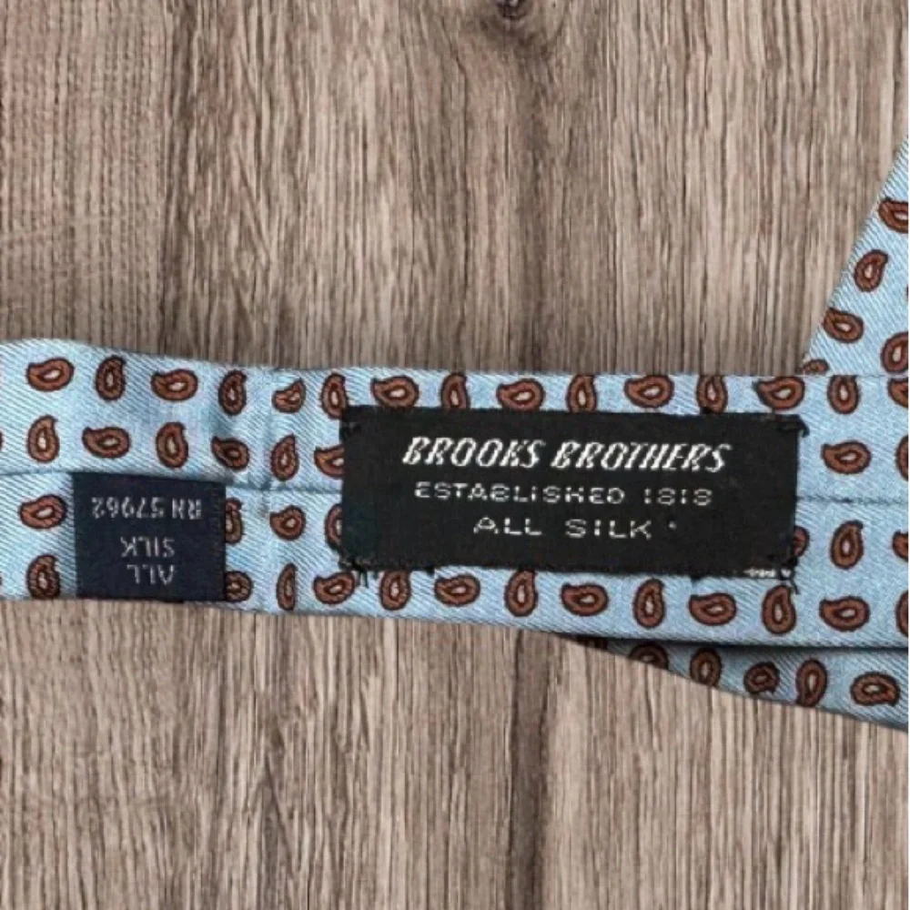Brooks Brothers men or women Vintage Ascot Tie/scarf In EX.COND